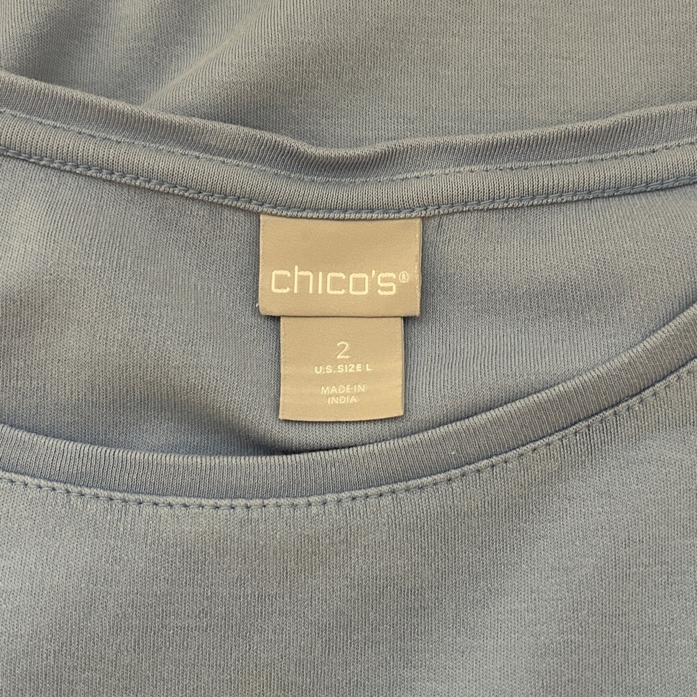Chico's Periwinkle Blue 3/4 Sleeve Top with Side Button Detail. 2 (large) - Picture 4 of 6